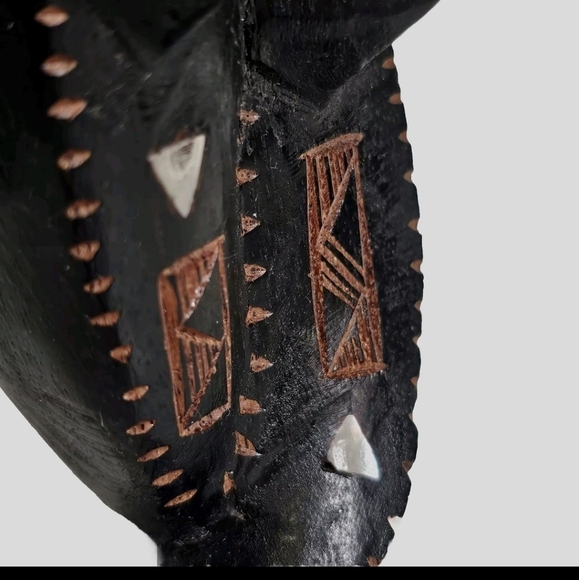 Fiji Lovers Handcarved Brown Wood Sculpture Statue Inlaid Mother Of Pearl Accent - Picture 6 of 9